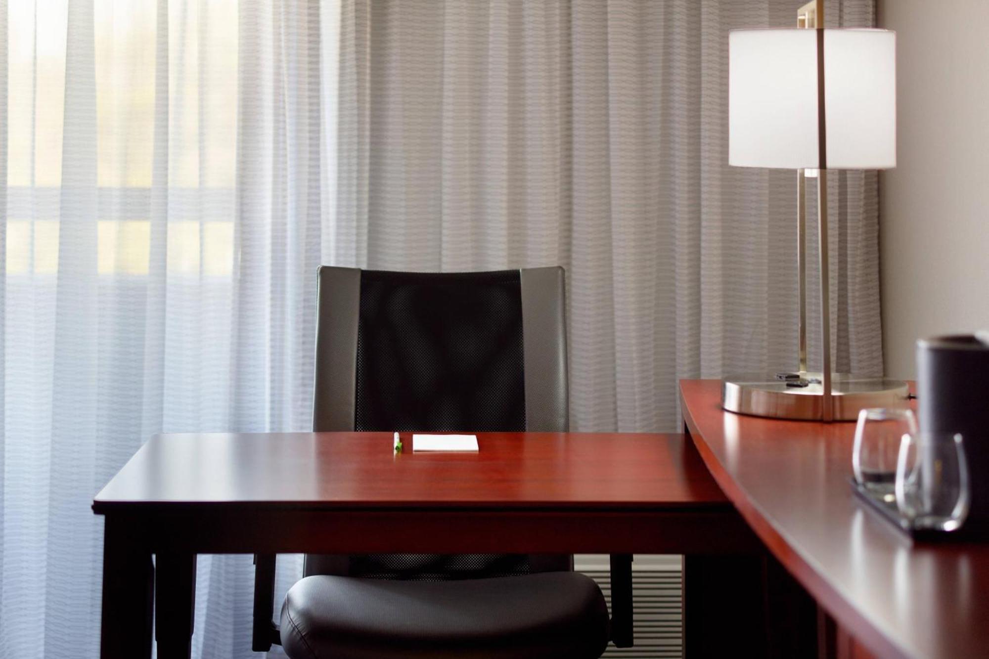 Courtyard By Marriott Greensboro Eksteriør bilde