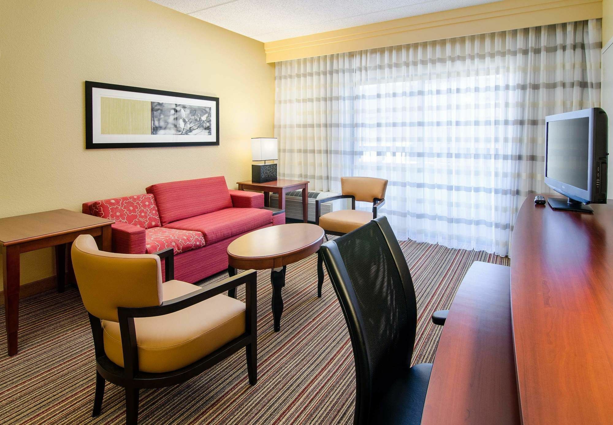 Courtyard By Marriott Greensboro Eksteriør bilde